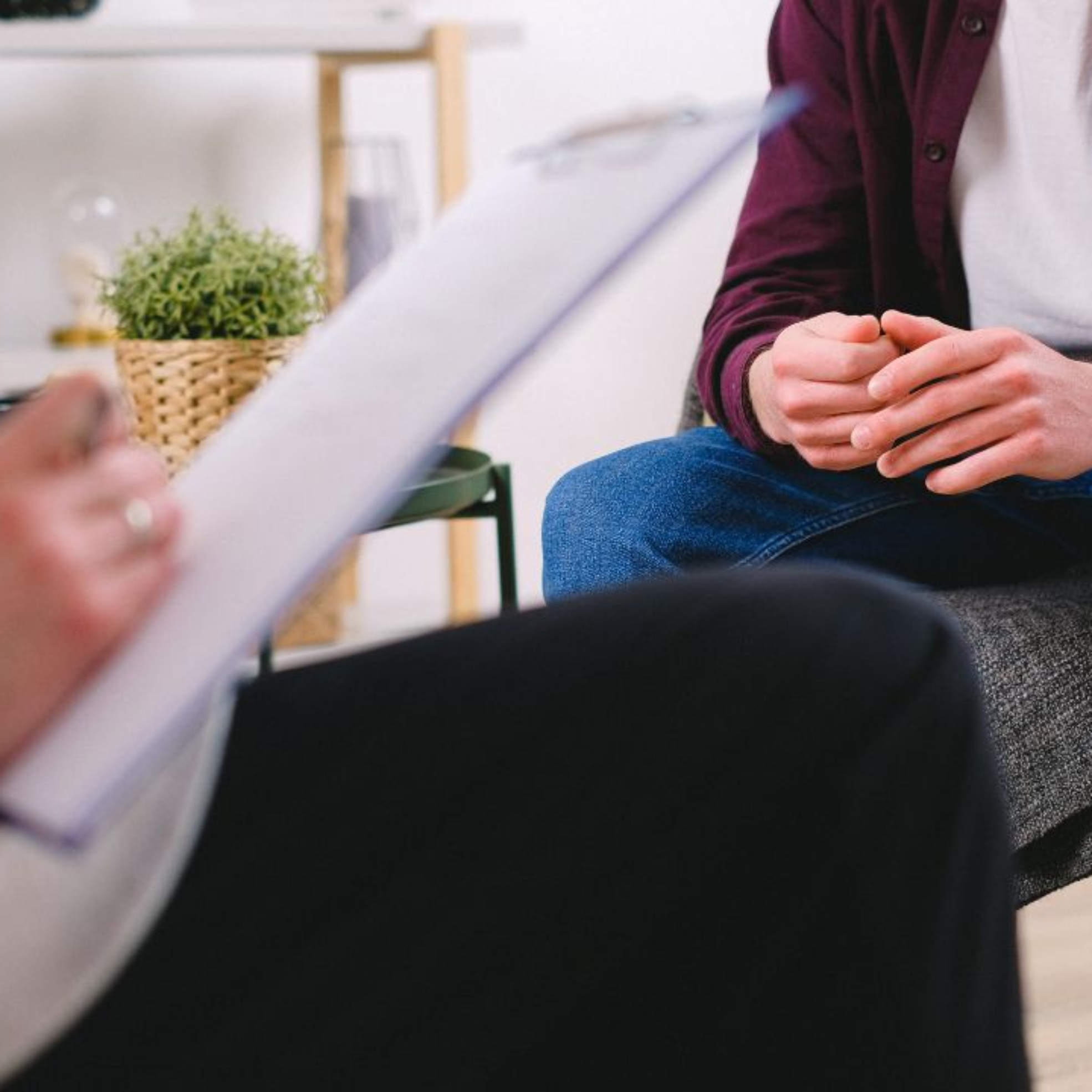 Znaczenie interwencji kryzysowych: Jak psychoterapia może pomóc w trudnych chwilach