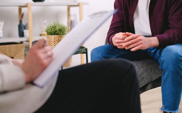 Znaczenie interwencji kryzysowych: Jak psychoterapia może pomóc w trudnych chwilach