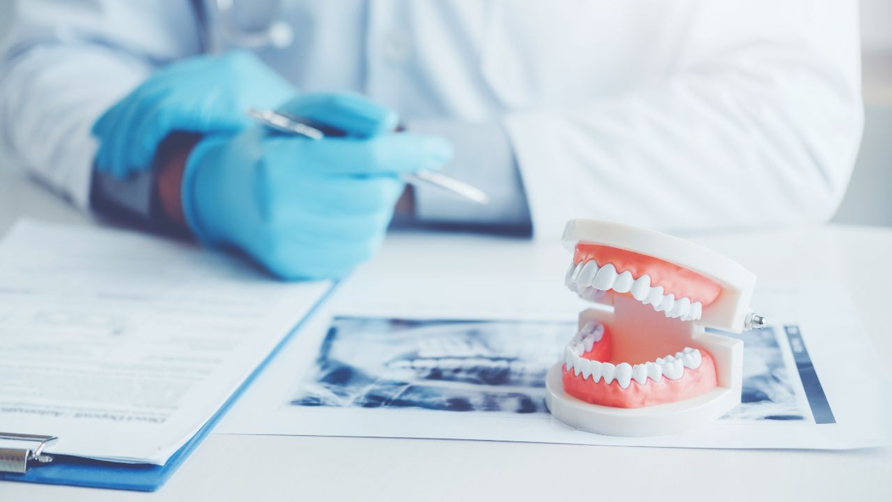 Znaczenie regularnych wizyt u dentysty dla ogólnego zdrowia jamy ustnej