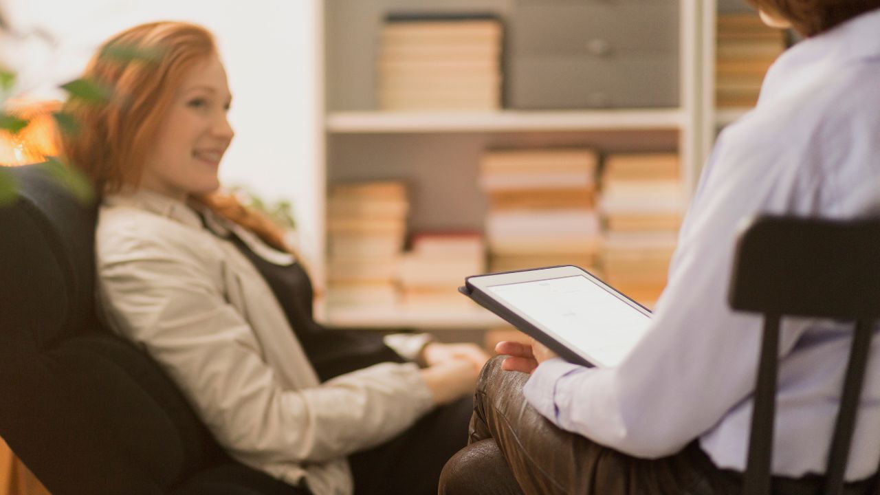 Psychoterapia jako droga do zdrowia psychicznego: Jak może pomóc?