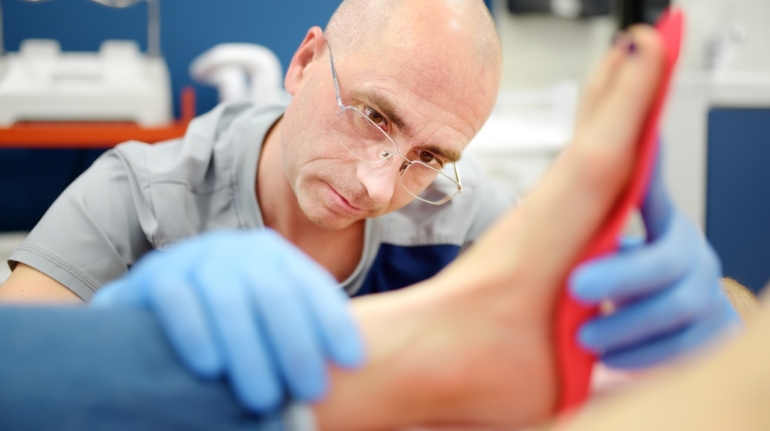 Jak indywidualne wkładki ortopedyczne mogą poprawić komfort i zdrowie Twoich stóp