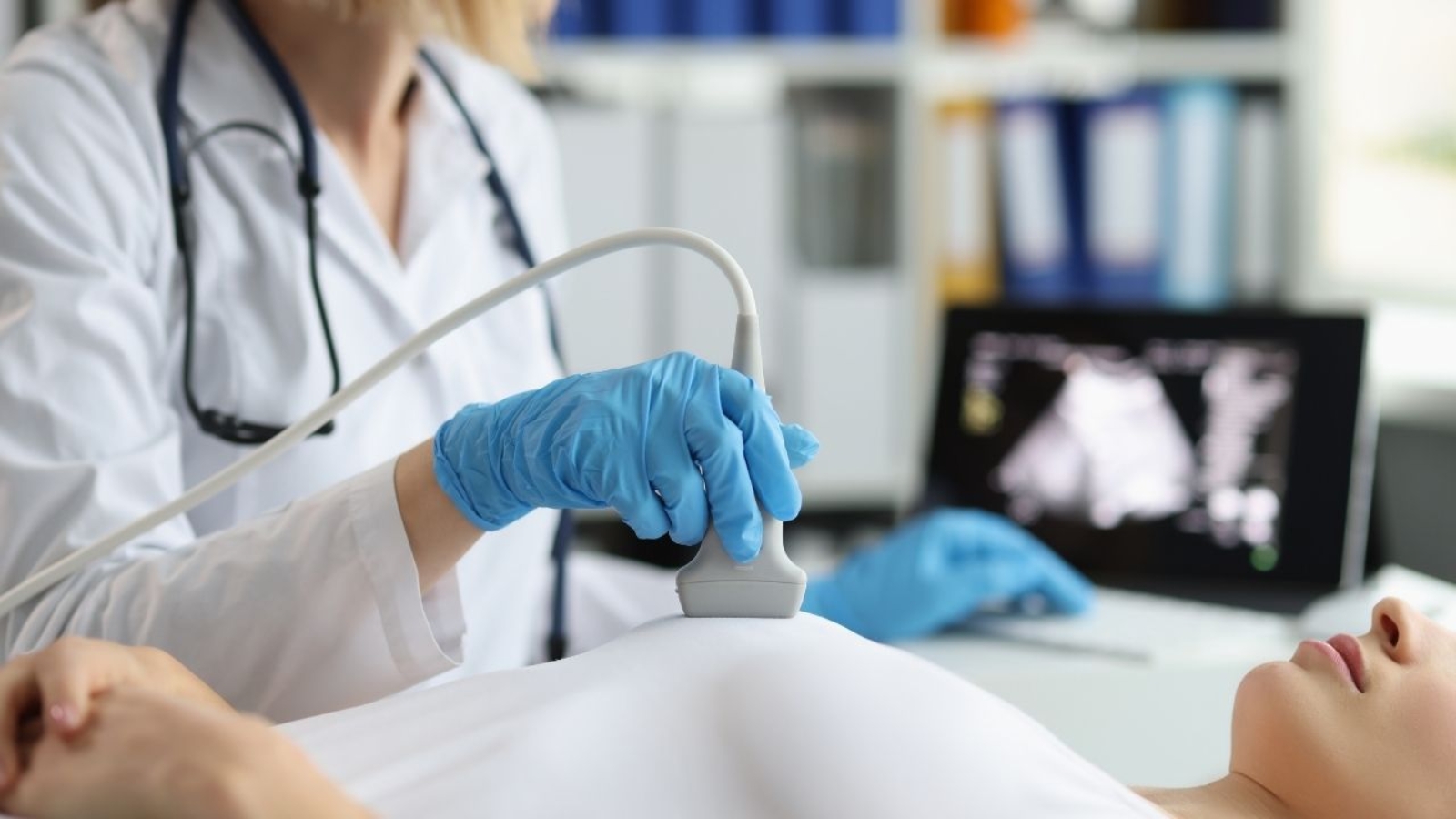 Jak specjalistyczne zabiegi pod kontrolą USG wpływają na skuteczność leczenia?