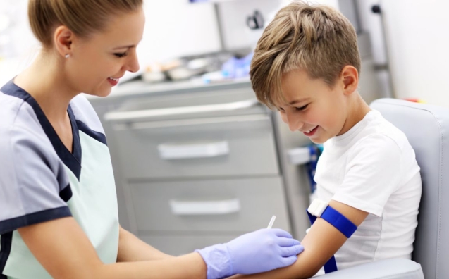 Jak przygotować dziecko do pobrania krwi? Porady dla rodziców