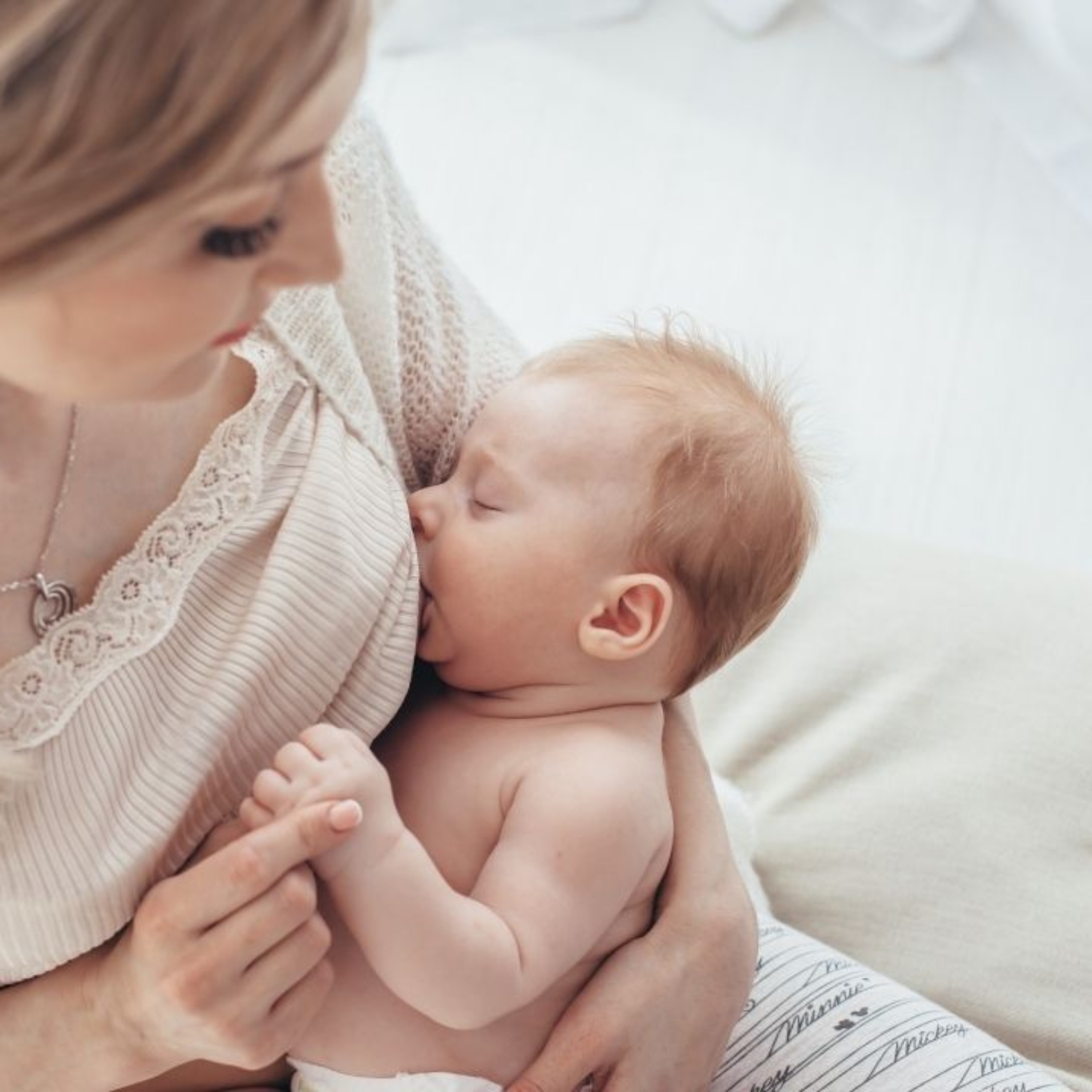 Jak neurologopeda i poradnia laktacyjna mogą pomóc w przypadku zaburzeń karmienia u niemowląt?