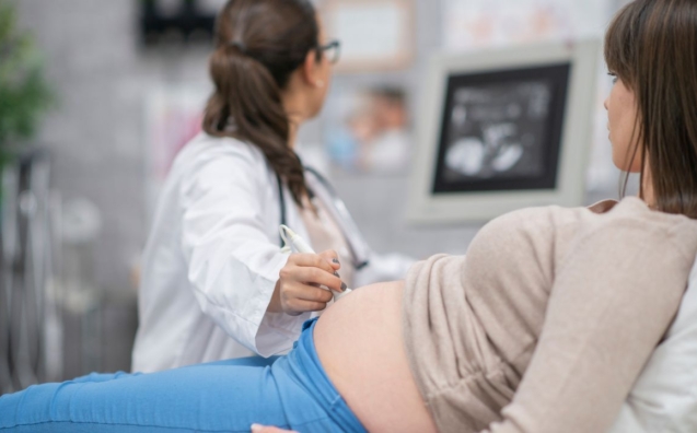 Opieka w ciąży wysokiego ryzyka – jakie badania oferujemy?