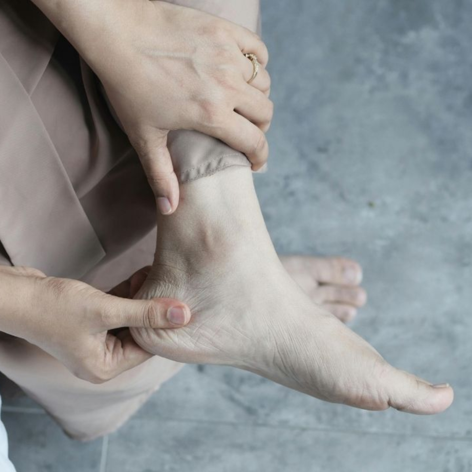 Foot pain in the morning – possible causes and solutions