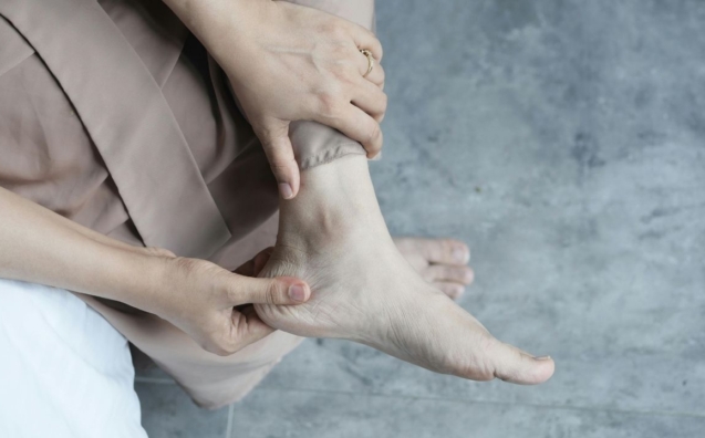 Foot pain in the morning – possible causes and solutions
