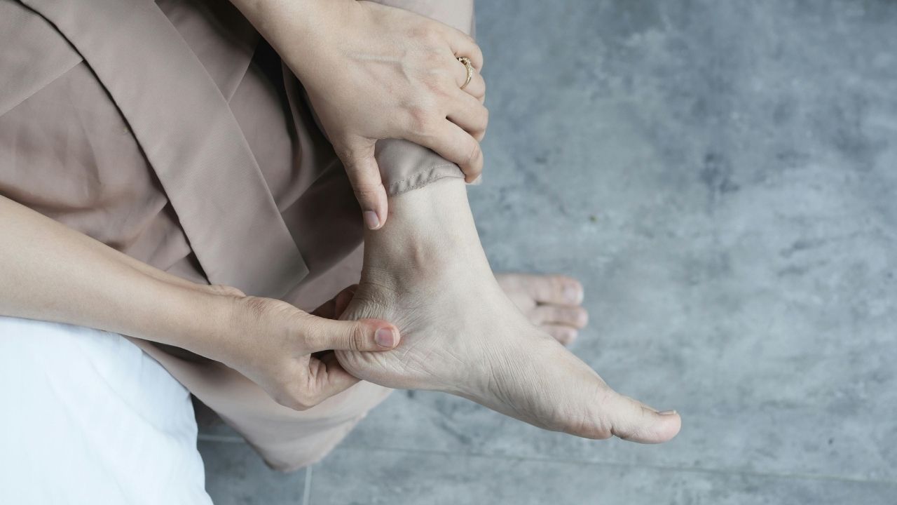 Foot pain in the morning – possible causes and solutions