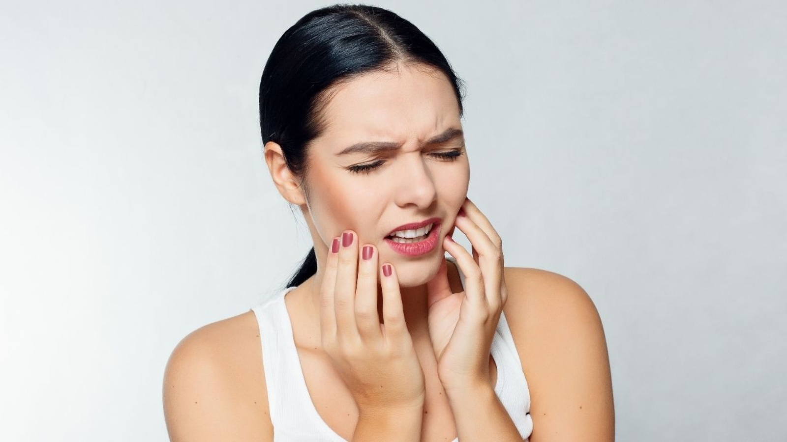 Nadwrażliwość zębów: skąd się bierze i jak ją skutecznie leczyć?